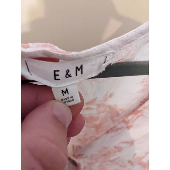 E&M Button Up Floral Blouse - Picture 3 of 6